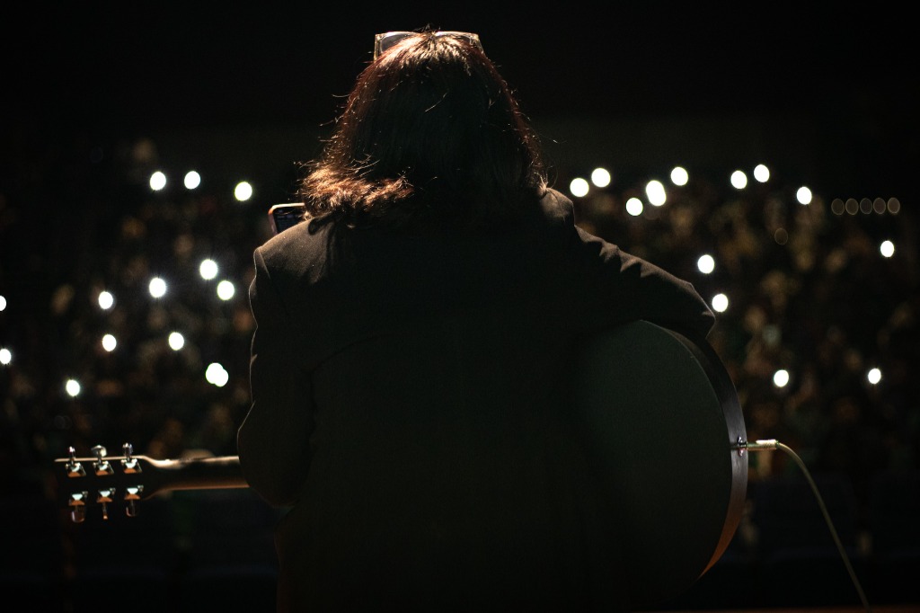 Kashmira Live Audience Flashlights